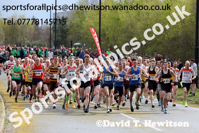 Senior mens relay, Elswick Good Friday Road Races. Photo: David T. Hewitson/Sports for All Pics